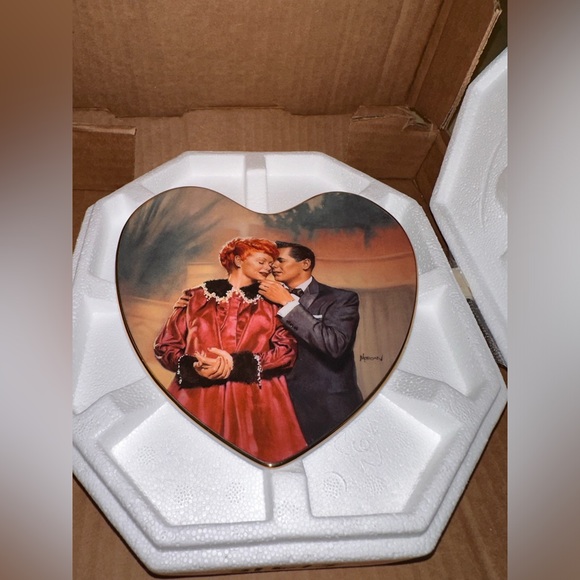 Lucille Ball I Love Lucy We’re Having A Baby Hamilton Collection Heart Plate - Picture 2 of 4